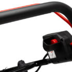 Detail van de bediening en veiligheidshendel van de Makita DLM382Z